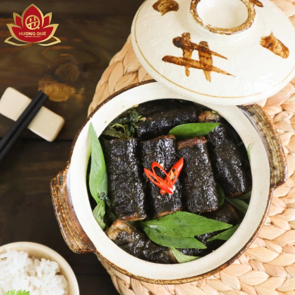 Thị trường hiện nay có rất nhiều sản phẩm “cá chay” và “rau răm” được bán ở dạng tươi hoặc đông lạnh. (Ảnh 4) Thị trường hiện nay có rất nhiều sản phẩm “cá chay” và “rau răm” được bán ở dạng tươi hoặc đông lạnh. (Ảnh 4)