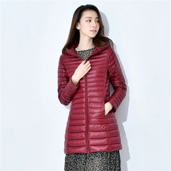 Để có một cái nhìn rõ ràng hơn, chúng ta hãy so sánh một số mẫu áo khoác phổ biến trên thị trường – áo khoác lông vũ, áo khoác dạ, và áo khoác thô (hard shell). (Ảnh 4)
