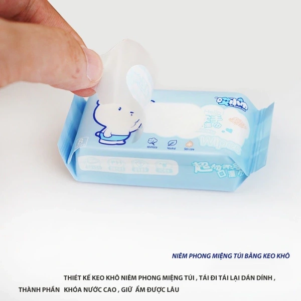 Một gói khăn ướt mini trong túi có thể khiến bạn bất ngờ khi đối mặt với vết bẩn trên áo bé - Ảnh 3