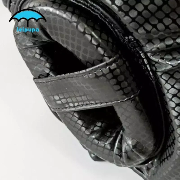 Hiện tượng mũ bảo hộ di chuyển trên đầu không chỉ gây khó chịu mà còn làm giảm độ an toàn. (Ảnh 2) Hiện tượng mũ bảo hộ di chuyển trên đầu không chỉ gây khó chịu mà còn làm giảm độ an toàn. (Ảnh 2)