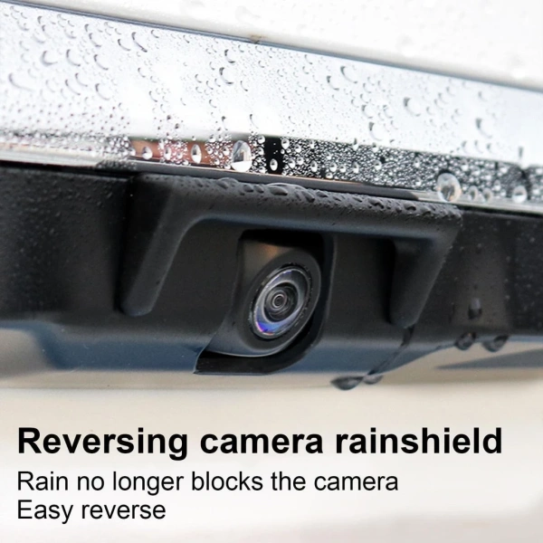 Mưa dông bất ngờ khiến người lái nhận ra tấm chắn camera lùi ô tô là yếu tố quyết định để tránh vết mờ trên ghi hình. - Ảnh 1