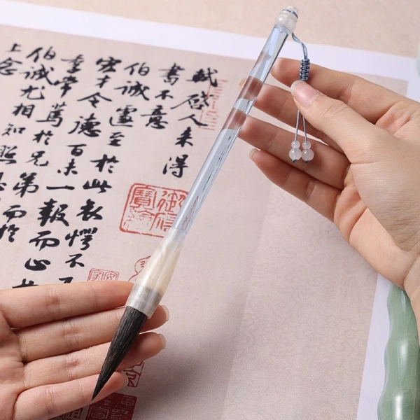 Mực ngọt kéo dài khiến nhiều người phát hiện việc thay đầu bút lông thủ công tốn công hơn mong đợi - Ảnh 2 Mực ngọt kéo dài khiến nhiều người phát hiện việc thay đầu bút lông thủ công tốn công hơn mong đợi - Ảnh 2