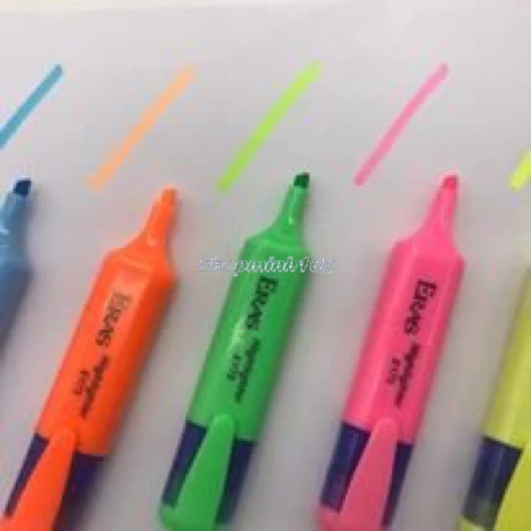 Lấy một mẫu giấy đã được highlight, quan sát dưới ánh sáng tự nhiên và ánh sáng đèn LED. (Ảnh 5)