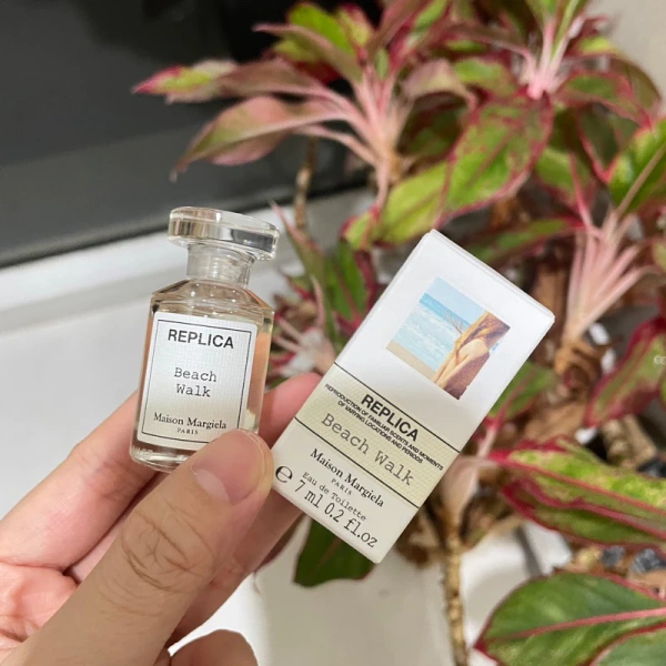 Mùi biển từ chai nước hoa mini 7 ml thường chỉ kéo dài đến buổi chiều, không cả ngày - Ảnh 1