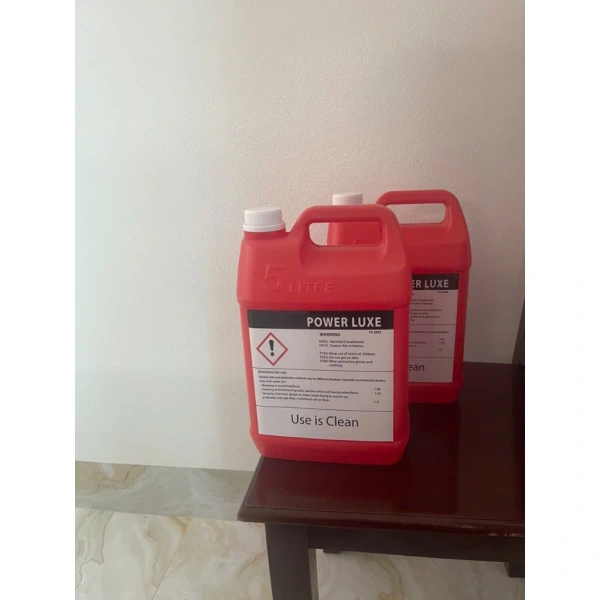 Vật liệu sàn (gỗ, gạch, laminate, sàn nhựa) có độ thẩm thấu khác nhau. (Ảnh 2)