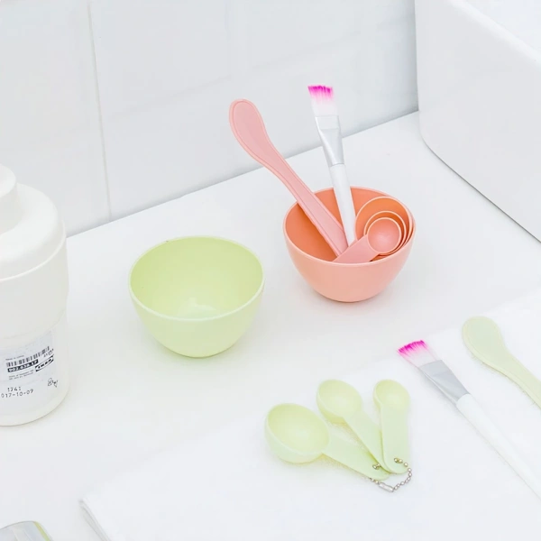 Trong số các sản phẩm trên thị trường, Bộ Bát Trộn Đắp Mặt Nạ 6in1 Tiện Ích của Joyhome đã cân nhắc đến nhiều yếu tố như độ khít của nắp, độ dẻo của chất liệu, và tính năng gắn nối các phụ kiện tránh thất lạc. (Ảnh 5) Trong số các sản phẩm trên thị trường, Bộ Bát Trộn Đắp Mặt Nạ 6in1 Tiện Ích của Joyhome đã cân nhắc đến nhiều yếu tố như độ khít của nắp, độ dẻo của chất liệu, và tính năng gắn nối các phụ kiện tránh thất lạc. (Ảnh 5)