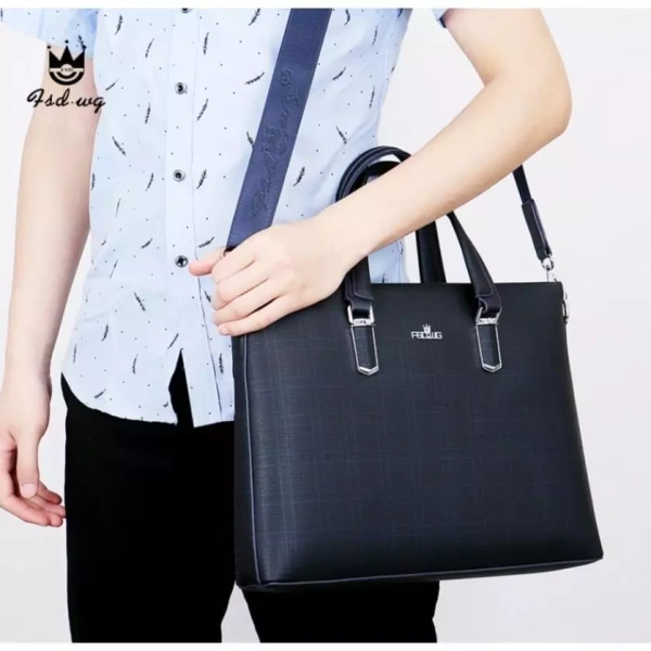Da cao cấp, nhất là loại da sần chống xước và chịu nước, thường có độ dày đáng kể để bảo đảm độ bền. (Ảnh 2) Da cao cấp, nhất là loại da sần chống xước và chịu nước, thường có độ dày đáng kể để bảo đảm độ bền. (Ảnh 2)