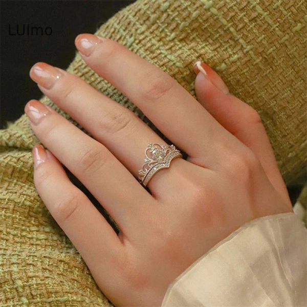 Khi đo size nhẫn, nhiệt độ môi trường và thời điểm trong ngày ảnh hưởng đáng kể. (Ảnh 2) Khi đo size nhẫn, nhiệt độ môi trường và thời điểm trong ngày ảnh hưởng đáng kể. (Ảnh 2)