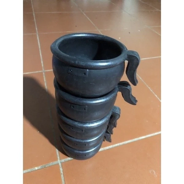Không chỉ phụ thuộc vào loại máng, việc quản lý thức ăn và môi trường chuồng cũng rất quan trọng. (Ảnh 2)