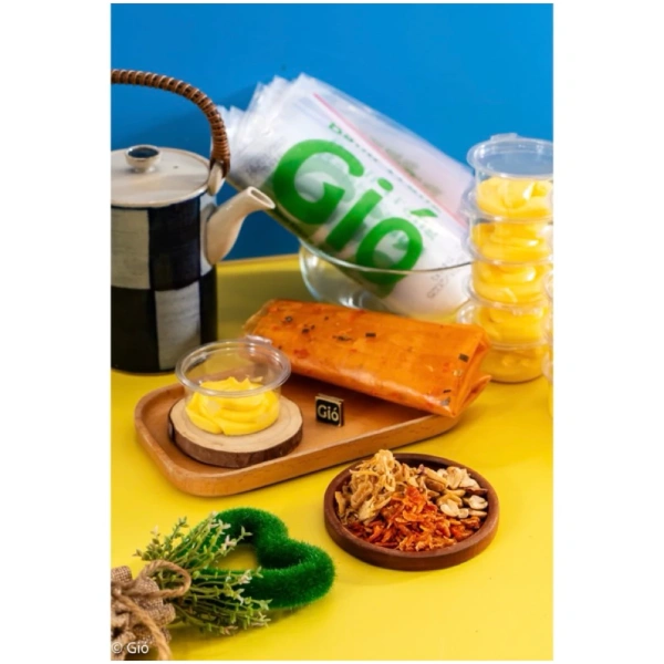 Nhiều loại bánh tráng gió hiện đại được “tô đầy” các topping như bơ, phô mai, hạt điều hay muối nhuyễn. (Ảnh 2)