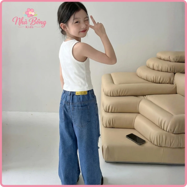 Quần jean dù là của trẻ em, cũng cần được chăm sóc đúng cách để duy trì màu sắc và form dáng. (Ảnh 4) Quần jean dù là của trẻ em, cũng cần được chăm sóc đúng cách để duy trì màu sắc và form dáng. (Ảnh 4)
