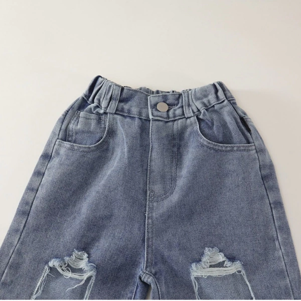 Đối với các bà mẹ đang phân vân lựa chọn giữa quần jean ống suông, ống rộng hay skinny, việc so sánh các tiêu chí giúp quyết định thông minh hơn. (Ảnh 5) Đối với các bà mẹ đang phân vân lựa chọn giữa quần jean ống suông, ống rộng hay skinny, việc so sánh các tiêu chí giúp quyết định thông minh hơn. (Ảnh 5)