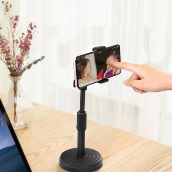 Những bất ngờ khi chiếc kẹp điện thoại để bàn biến không gian làm việc thành góc quay livestream chuyên nghiệp - Ảnh 3