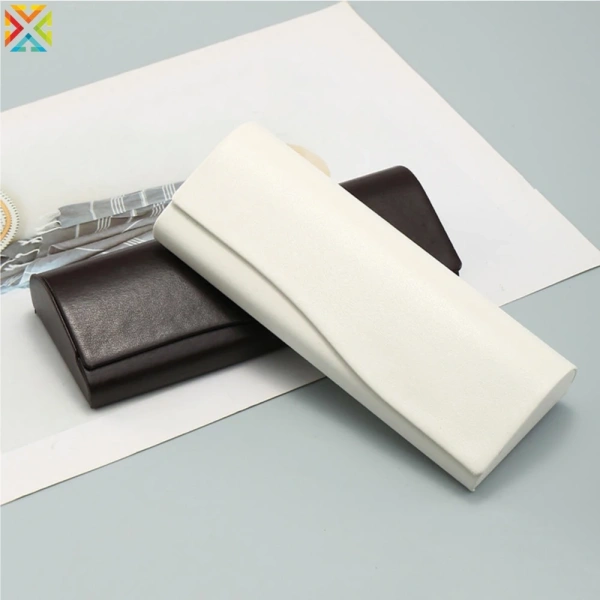 Mắt kính không chỉ là phụ kiện thời trang mà còn là công cụ hỗ trợ tầm nhìn thiết yếu. (Ảnh 2) Mắt kính không chỉ là phụ kiện thời trang mà còn là công cụ hỗ trợ tầm nhìn thiết yếu. (Ảnh 2)