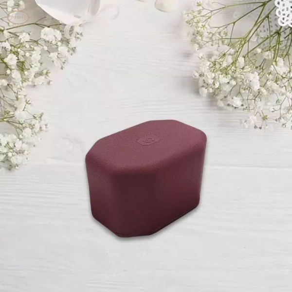 Đa phần các mẫu đồng hồ hiện nay được thiết kế với lớp vỏ kim loại hoặc nhựa bóng loáng để thu hút ánh nhìn. (Ảnh 2)
