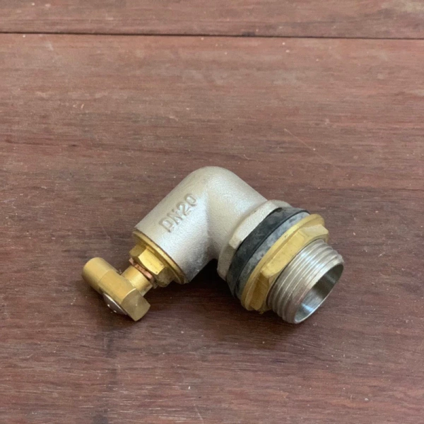 Cảm biến mức nước (cũng gọi là công tắc mức) thường được gắn vào trong bồn để “nhìn” mức nước. (Ảnh 3)