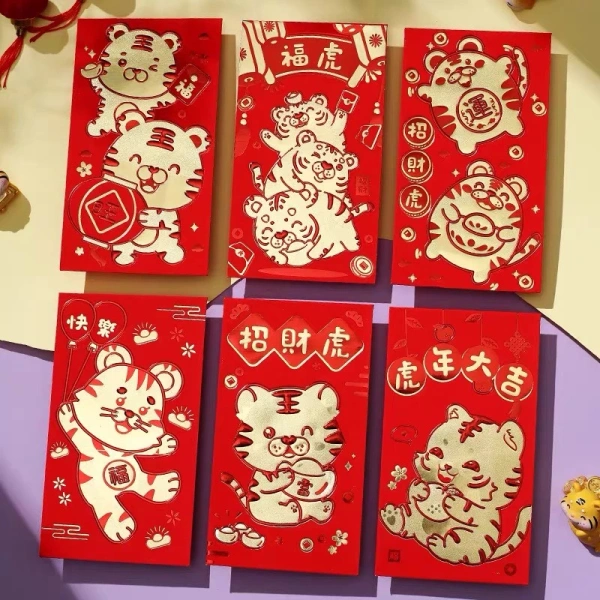 Phong bao lì xì truyền thống thường có chữ “Phúc”, “An” hoặc “Cổ”. (Ảnh 3)