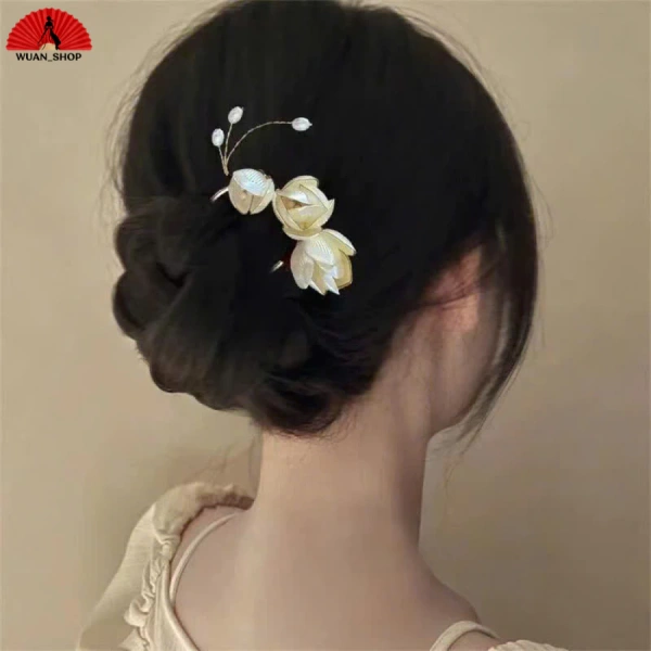 Khi bạn cần thay đổi kiểu tóc, hãy gỡ cài một cách từ từ, tránh kéo mạnh. (Ảnh 3) Khi bạn cần thay đổi kiểu tóc, hãy gỡ cài một cách từ từ, tránh kéo mạnh. (Ảnh 3)
