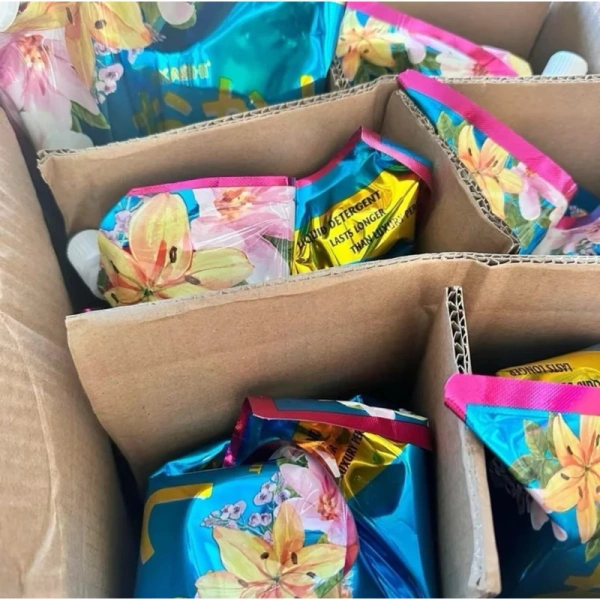 Nước giặt công nghệ Nhật có lưu hương: tại sao mùi thơm chỉ bám vào quần áo trong vài lần giặt đầu? - Ảnh 5