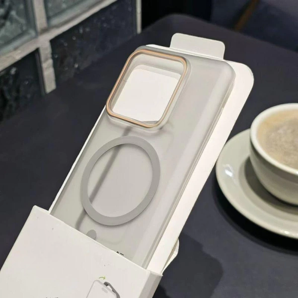Đối với người dùng smartphone cao cấp như Xiaomi 13 và 14T Pro, việc bảo vệ màn hình mà không làm ảnh hưởng tới trải nghiệm sạc không dây là yếu tố then chốt. (Ảnh 4) Đối với người dùng smartphone cao cấp như Xiaomi 13 và 14T Pro, việc bảo vệ màn hình mà không làm ảnh hưởng tới trải nghiệm sạc không dây là yếu tố then chốt. (Ảnh 4)