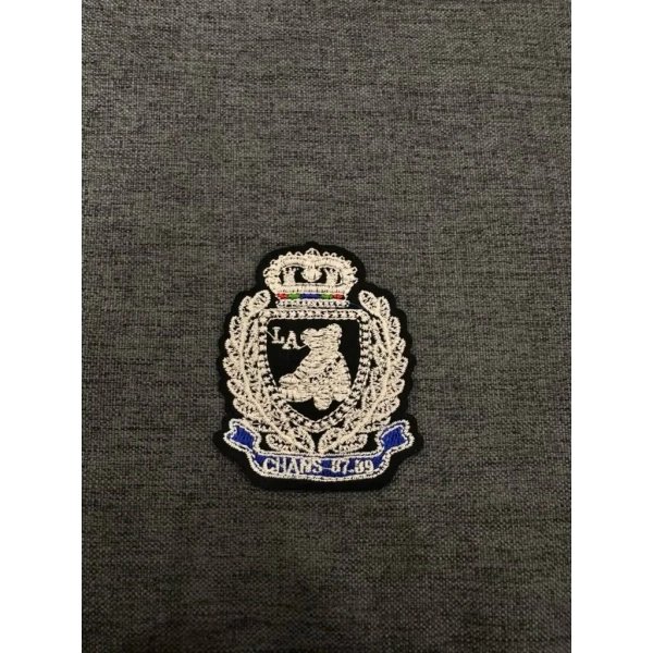 Thì việc thay bằng một patch mới sẽ giúp duy trì vẻ đẹp của trang phục. (Ảnh 4)