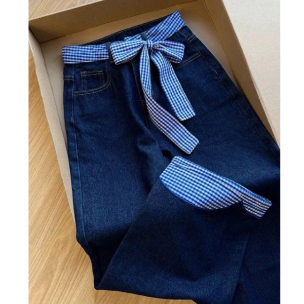 Quần jeans ống rộng cạp cao mùa xuân mang vẻ nhẹ nhàng, nhưng lại khiến bước chân bớt tự do - Ảnh 1 Quần jeans ống rộng cạp cao mùa xuân mang vẻ nhẹ nhàng, nhưng lại khiến bước chân bớt tự do - Ảnh 1