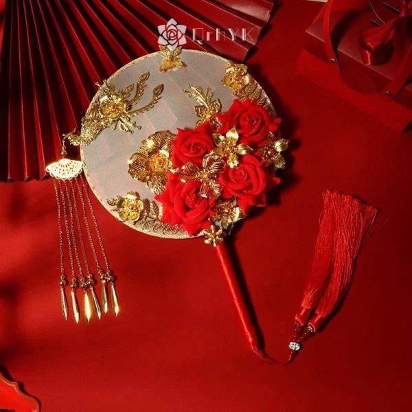 Một chiếc quạt đẹp không chỉ là “đồ dùng” trong ngày cưới mà còn có thể trở thành kỷ vật quý giá. (Ảnh 3)