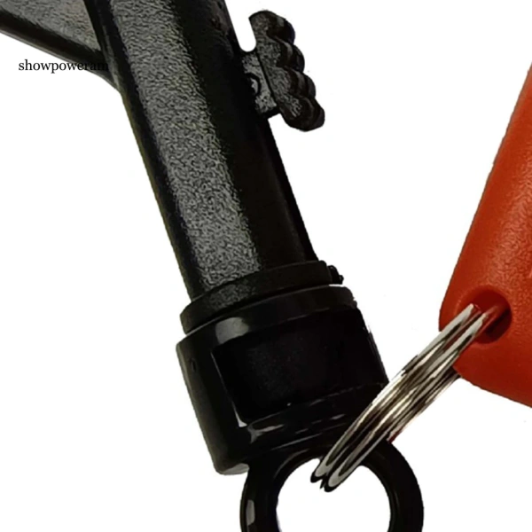 Trong số các loại cọ lông hiện nay, Bàn chải đánh bóng golf SPM nổi bật với thiết kế “3 trong 1” giúp người dùng không chỉ làm sạch rãnh bóng mà còn có thể chăm sóc gậy và các phụ kiện gôn như gai. (Ảnh 5)
