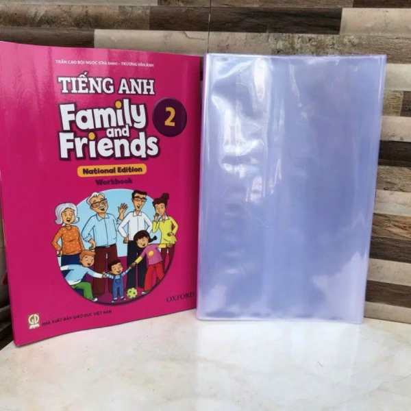 Rõ ràng bìa kiếng dày bảo vệ sách lâu năm, nhưng việc tháo mở lại thường khiến người dùng ngạc nhiên - Ảnh 2