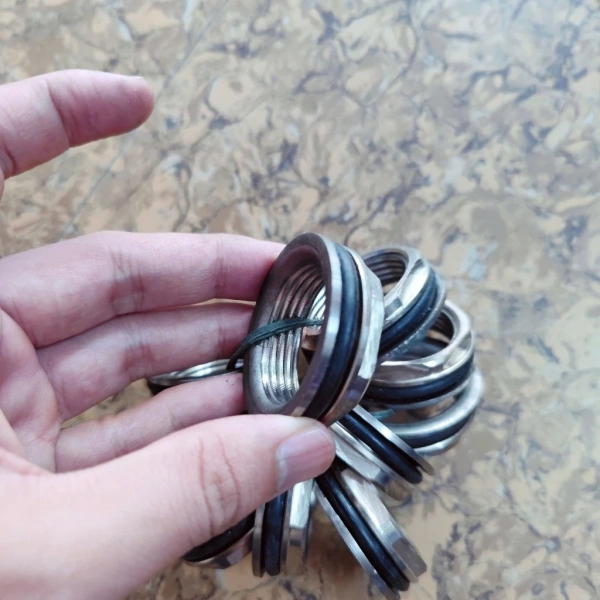 Đầu nối inox thường sử dụng ren BSP (British Standard Pipe) hoặc các loại ren quốc tế khác. (Ảnh 2) Đầu nối inox thường sử dụng ren BSP (British Standard Pipe) hoặc các loại ren quốc tế khác. (Ảnh 2)