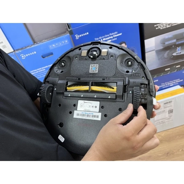Robot hút bụi hứa hẹn tiết kiệm thời gian, nhưng thực tế lại tạo ra những góc bẩn bất ngờ. - Ảnh 3