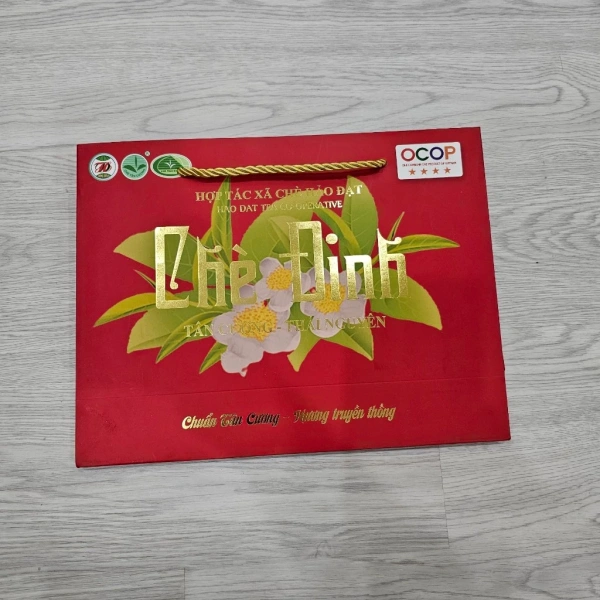 Rách túi giấy không chỉ làm hỏng đóng gói bên trong mà còn tạo điều kiện cho bụi, vi khuẩn, côn trùng xâm nhập vào thực phẩm. (Ảnh 2)