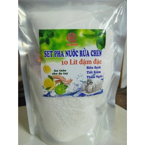 Sau khi chuyển sang nước rửa chén đậm đặc, một chút liều quá đã khiến bát dính bọt khó rửa hơn mong đợi. - Ảnh 1