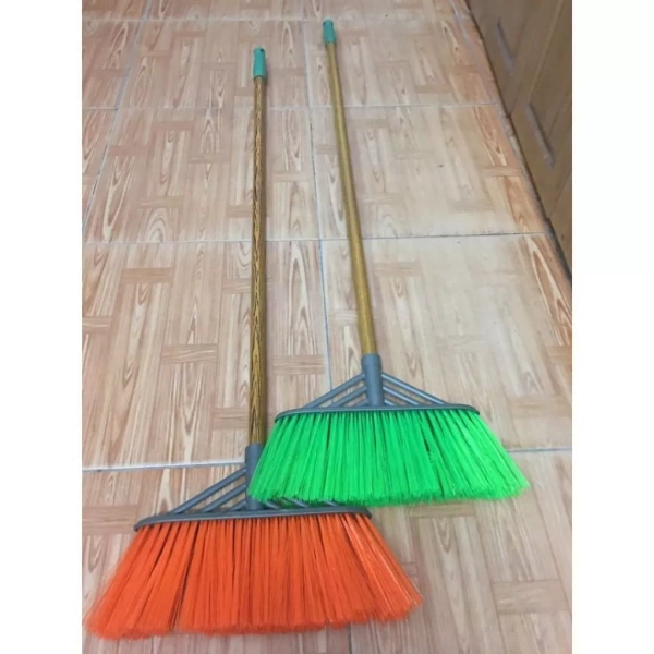 Sau khi dùng chổi quét sân lông mềm, độ bền của cán inox chỉ thật sự được đánh giá khi phải dọn dẹp sau mưa bão. - Ảnh 4 Sau khi dùng chổi quét sân lông mềm, độ bền của cán inox chỉ thật sự được đánh giá khi phải dọn dẹp sau mưa bão. - Ảnh 4