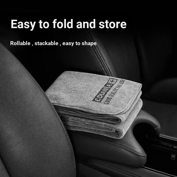 Khăn lau xe không sợi (hay còn gọi là microfiber) được làm từ sợi polyester và nylon siêu mịn, có đường kính chỉ khoảng 0,1 – 0,3 micron – tức là nhỏ hơn rất nhiều so với sợi vải thông thường. (Ảnh 2) Khăn lau xe không sợi (hay còn gọi là microfiber) được làm từ sợi polyester và nylon siêu mịn, có đường kính chỉ khoảng 0,1 – 0,3 micron – tức là nhỏ hơn rất nhiều so với sợi vải thông thường. (Ảnh 2)