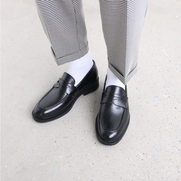 Sau một tháng dùng, độ cứng của gân giày lười công sở kiểu penny loafer khiến người dùng đặt lại câu hỏi về độ thoải mái - Ảnh 1 Sau một tháng dùng, độ cứng của gân giày lười công sở kiểu penny loafer khiến người dùng đặt lại câu hỏi về độ thoải mái - Ảnh 1
