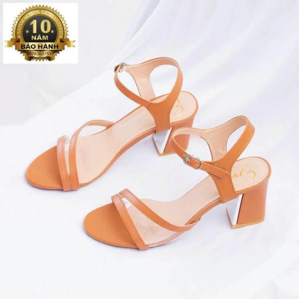 Sau vài giờ đứng, giày sandal nữ thời trang cao gót 7 cm màu trắng thường khiến đôi chân cảm thấy nặng nề - Ảnh 1 Sau vài giờ đứng, giày sandal nữ thời trang cao gót 7 cm màu trắng thường khiến đôi chân cảm thấy nặng nề - Ảnh 1