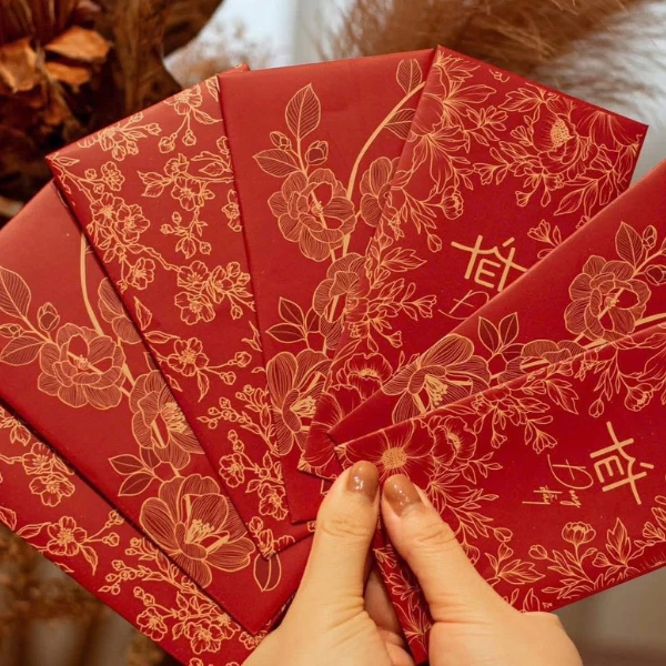 Không chỉ là vật dụng truyền thống, phong bao còn là “thẻ danh thiếp” thể hiện phong cách và tinh thần chúc phúc. (Ảnh 5)