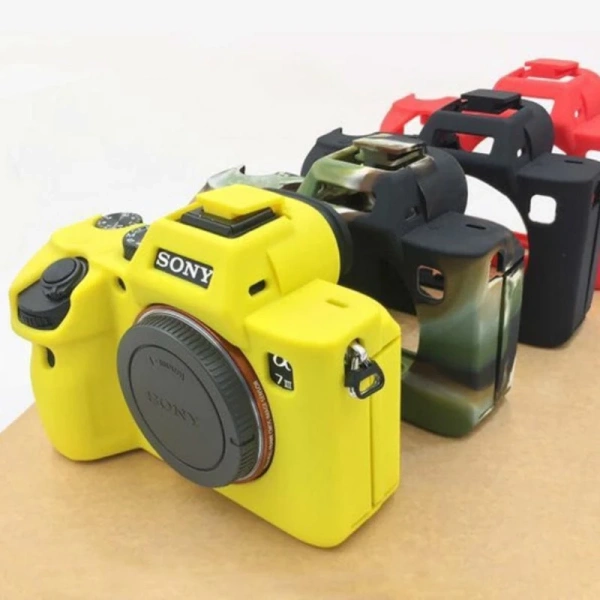 Silicone bảo vệ máy ảnh A7RIII ngăn bám tay hiệu quả, nhưng lại ảnh hưởng đến cảm giác cầm nặng. - Ảnh 1