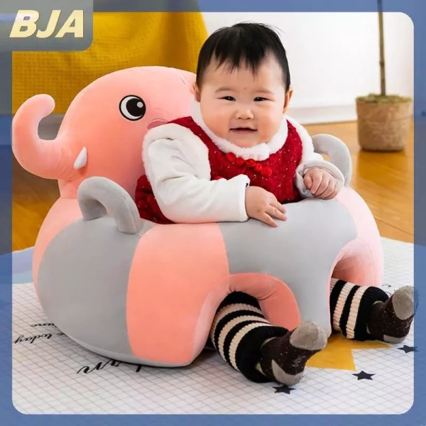Sofa mềm ấm áp làm bé mất cân bằng, nhưng một chiếc đệm hỗ trợ bé ngồi đã thay đổi cả không gian gia đình. - Ảnh 1
