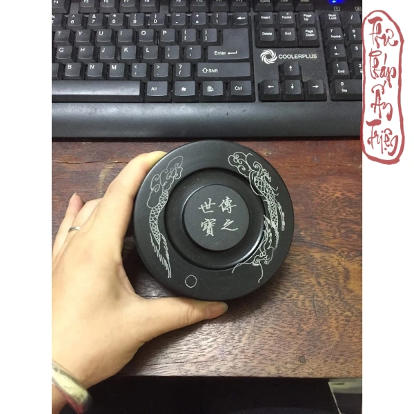 Sơn lại bể cá bằng nghiên mực đá: Độ bám thực tế khiến nhiều người ngạc nhiên - Ảnh 1