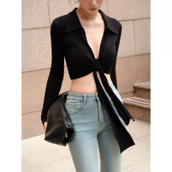 Quyết định mua áo croptop không chỉ dựa vào vẻ ngoài mà còn phụ thuộc vào việc bạn sẽ sử dụng trong hoàn cảnh nào và cơ thể của bạn có đặc điểm gì. (Ảnh 5) Quyết định mua áo croptop không chỉ dựa vào vẻ ngoài mà còn phụ thuộc vào việc bạn sẽ sử dụng trong hoàn cảnh nào và cơ thể của bạn có đặc điểm gì. (Ảnh 5)