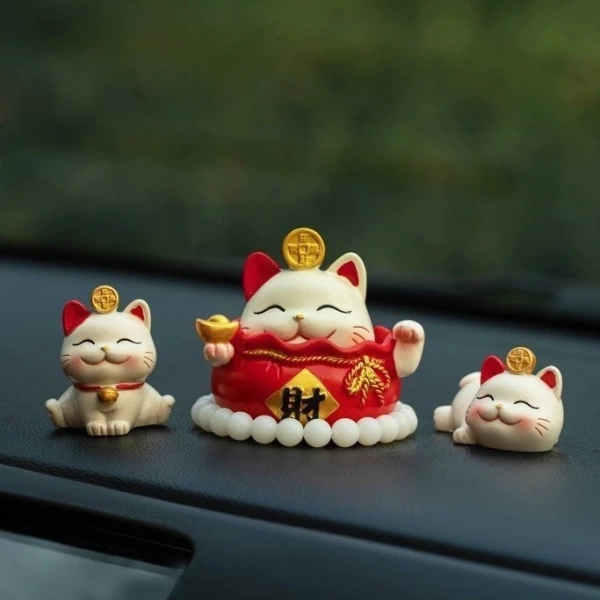Sự bất ngờ khi bộ tượng mèo tài lộc trên ghế lái mang lại cảm giác bình an không ngờ tới - Ảnh 1 Sự bất ngờ khi bộ tượng mèo tài lộc trên ghế lái mang lại cảm giác bình an không ngờ tới - Ảnh 1
