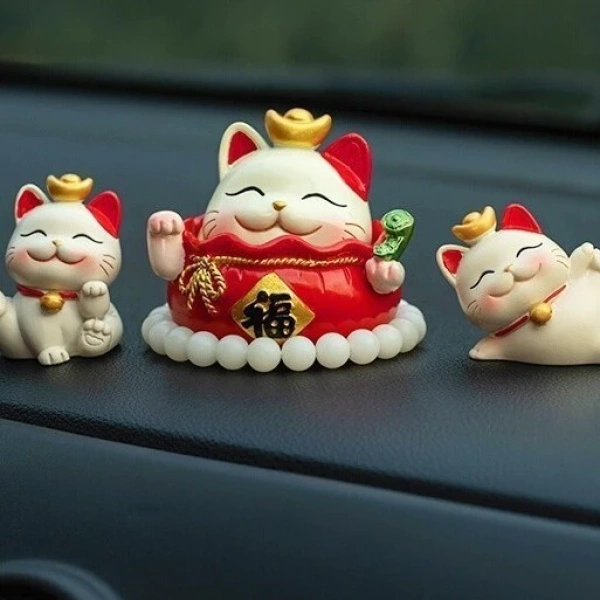 Không chỉ là hình dáng, màu sắc và chất liệu của tượng mèo cũng đóng vai trò quan trọng. (Ảnh 2) Không chỉ là hình dáng, màu sắc và chất liệu của tượng mèo cũng đóng vai trò quan trọng. (Ảnh 2)