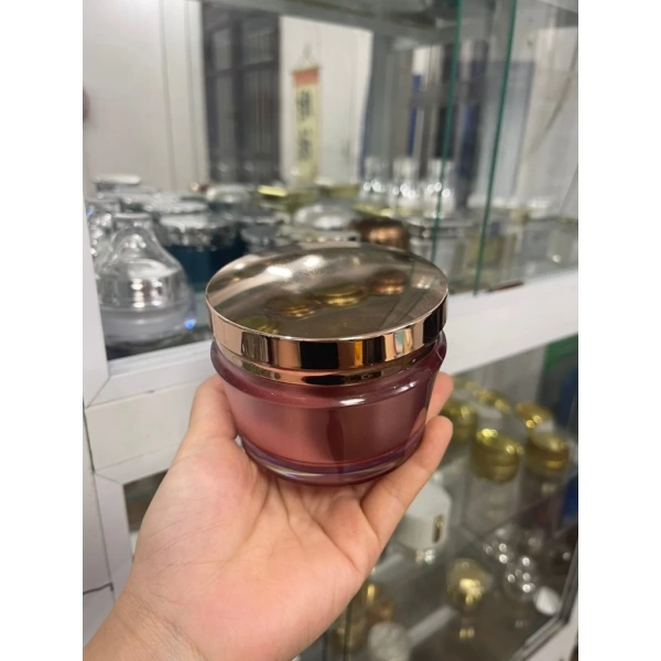 Sự bất ngờ khi hũ đựng kem body nhỏ gây thay đổi màu sắc sản phẩm sau thời gian dài - Ảnh 2 Sự bất ngờ khi hũ đựng kem body nhỏ gây thay đổi màu sắc sản phẩm sau thời gian dài - Ảnh 2