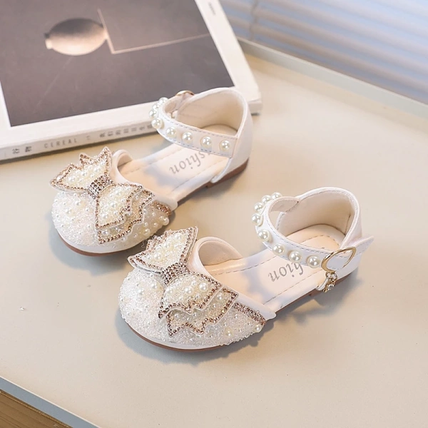 Thị trường hiện nay có rất nhiều lựa chọn cho sandal màu hồng, tuy nhiên không phải mẫu nào cũng đáp ứng được cả ba tiêu chí “đẹp”, “thoáng mát” và “độ bền”. (Ảnh 4) Thị trường hiện nay có rất nhiều lựa chọn cho sandal màu hồng, tuy nhiên không phải mẫu nào cũng đáp ứng được cả ba tiêu chí “đẹp”, “thoáng mát” và “độ bền”. (Ảnh 4)