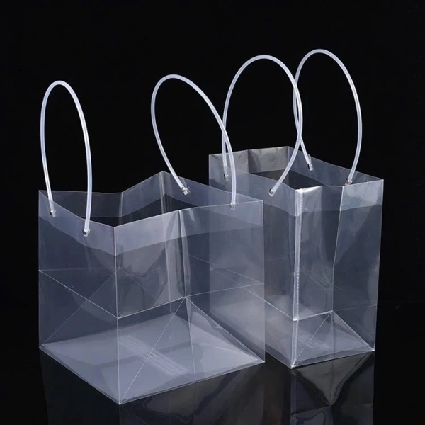 Qua bảng so sánh, rõ ràng túi mica PVC mang lại lợi thế về thẩm mỹ và chi phí cho nhu cầu tặng quà Tết, nhưng yêu cầu người dùng cần chú ý tới độ chịu tải và cách sử dụng đúng. (Ảnh 3)