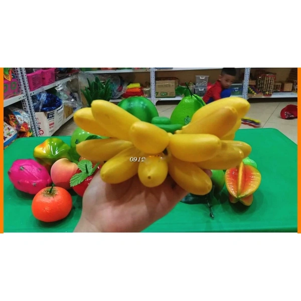 Sự chênh lệch giữa hình ảnh túi trái cây nhựa to đẹp như thật trong quảng cáo và độ bền thực tế khi bày mâm ngũ quả. - Ảnh 5