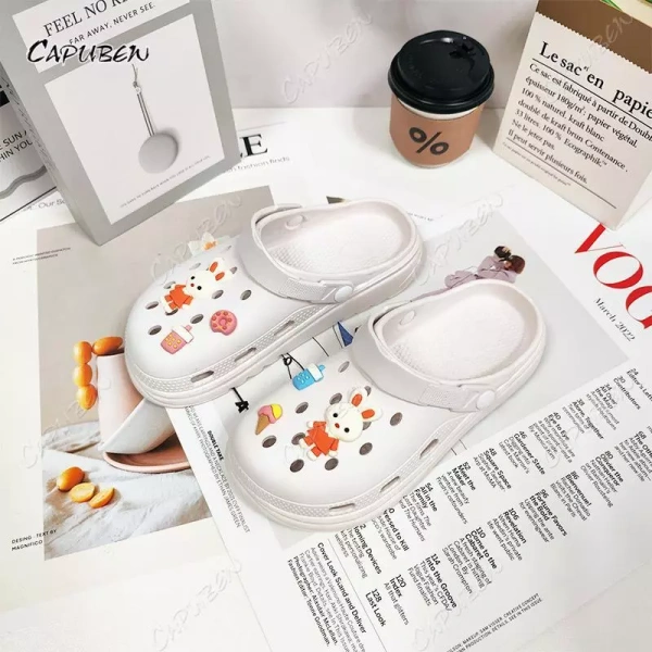 Thời trang và chức năng đôi khi được xem là hai thế giới riêng biệt, nhưng với những mẫu dép EVA hiện đại, chúng đã hòa quyện thành một. (Ảnh 2) Thời trang và chức năng đôi khi được xem là hai thế giới riêng biệt, nhưng với những mẫu dép EVA hiện đại, chúng đã hòa quyện thành một. (Ảnh 2)