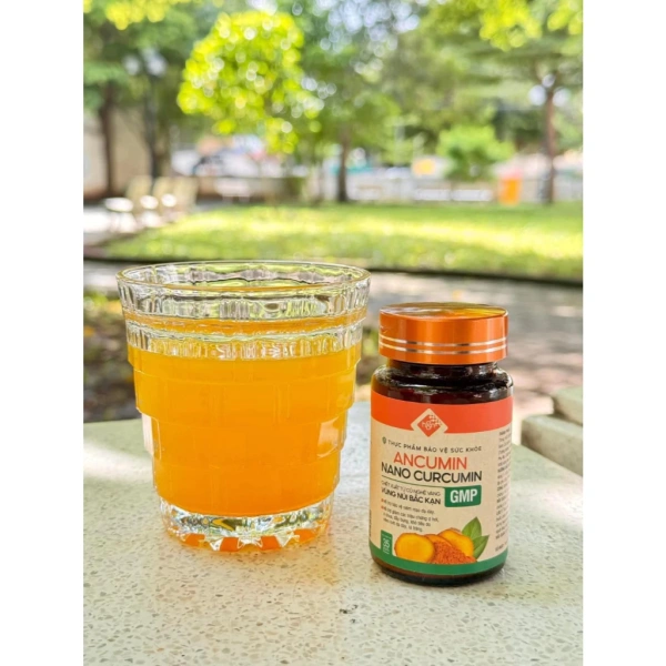 Curcumin nano thường được bào chế dạng bột mịn, dễ pha với nước ấm hoặc nước trái cây. (Ảnh 2) Curcumin nano thường được bào chế dạng bột mịn, dễ pha với nước ấm hoặc nước trái cây. (Ảnh 2)